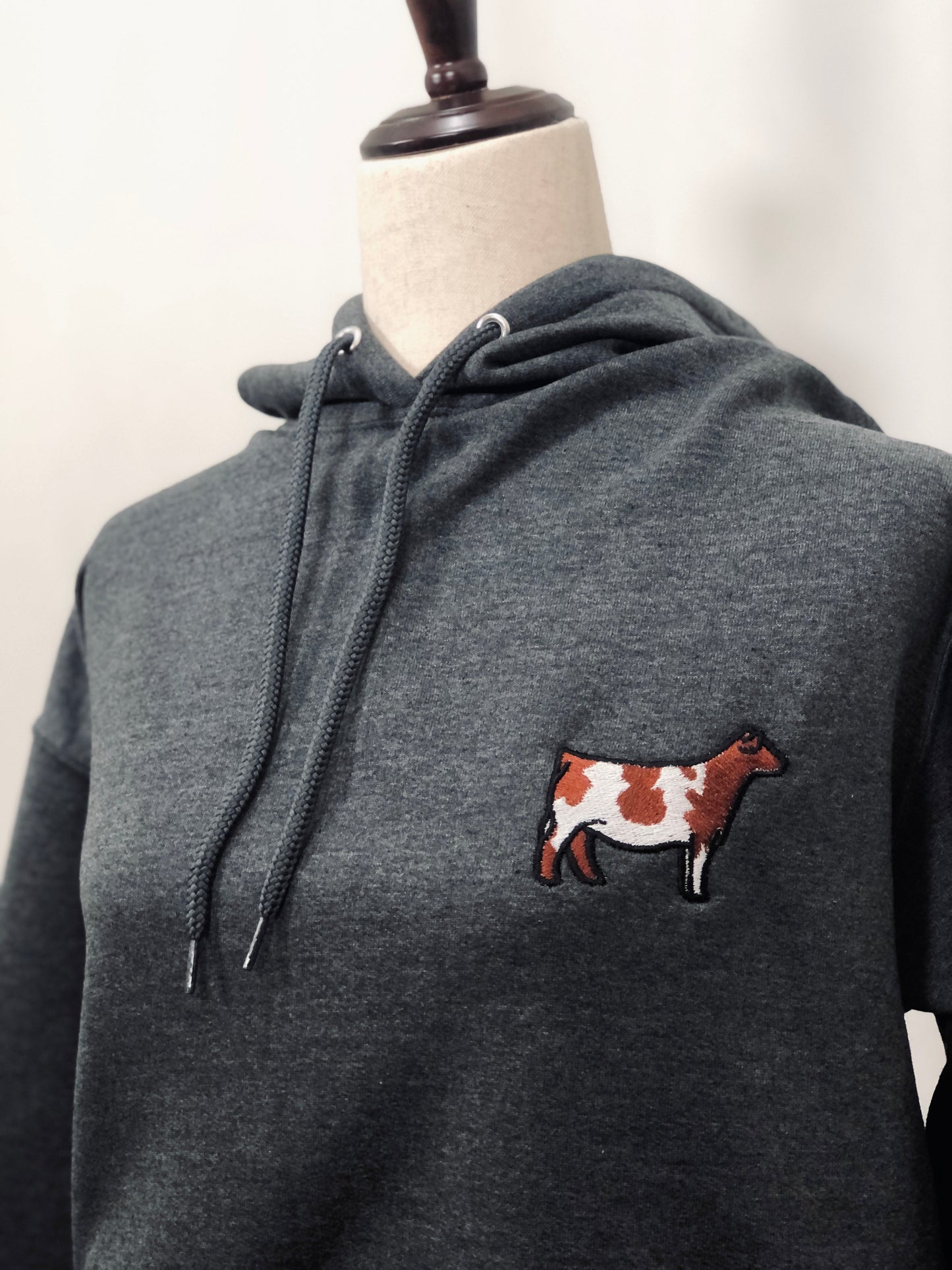 A cozy, embroidered livestock hoodie featuring a detailed design of your chosen breed—cattle, sheep, pigs, or goats. Made from soft, durable fabric, this hooded sweatshirt is perfect for chilly mornings in the barn, show day prep, or everyday wear.